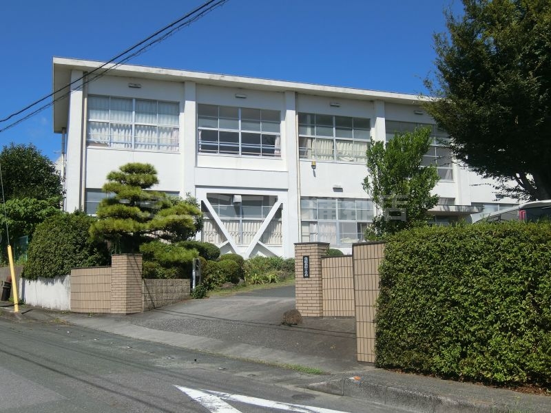 小学校　蒲郡市立蒲郡西部小学校（小学校）まで963m