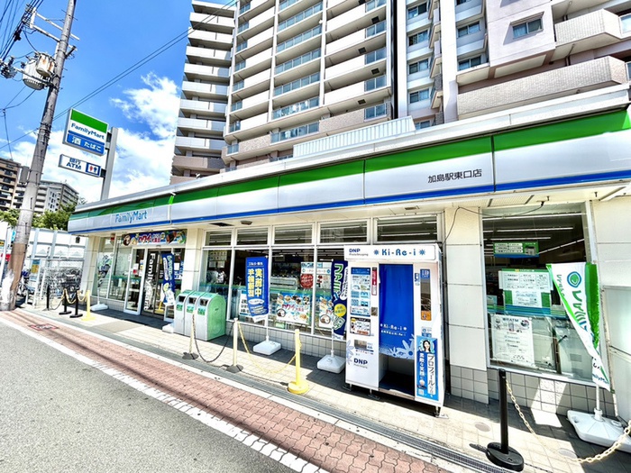 コンビニ　ファミリーマート加島駅東口店（コンビニ）まで600m