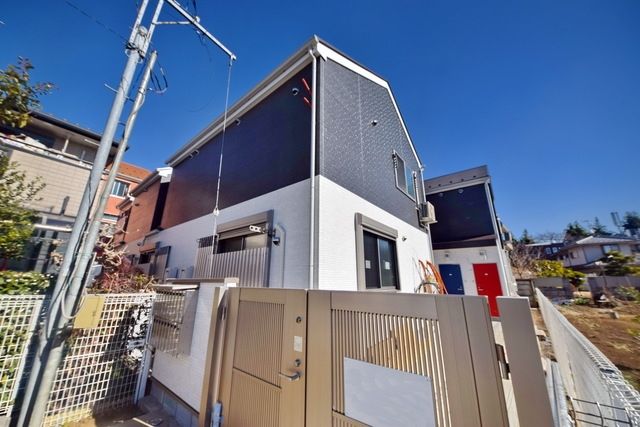 建物外観　★オートロック・浴室乾燥・Ｈ29年2月築・商店街沿い★
