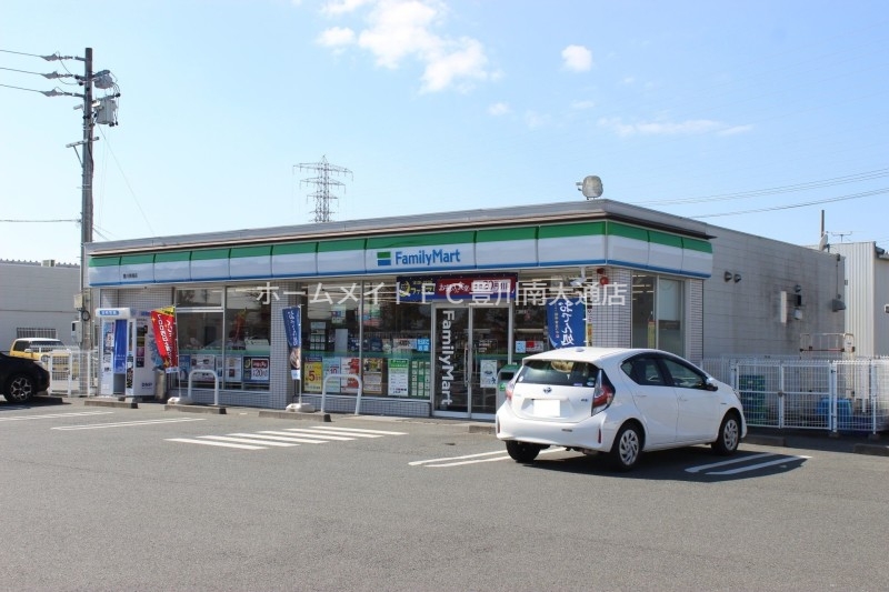 コンビニ　ファミリーマート豊川馬場店（コンビニ）まで669m