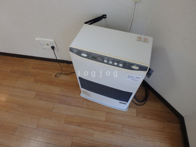 その他設備　灯油ストーブ完備。
