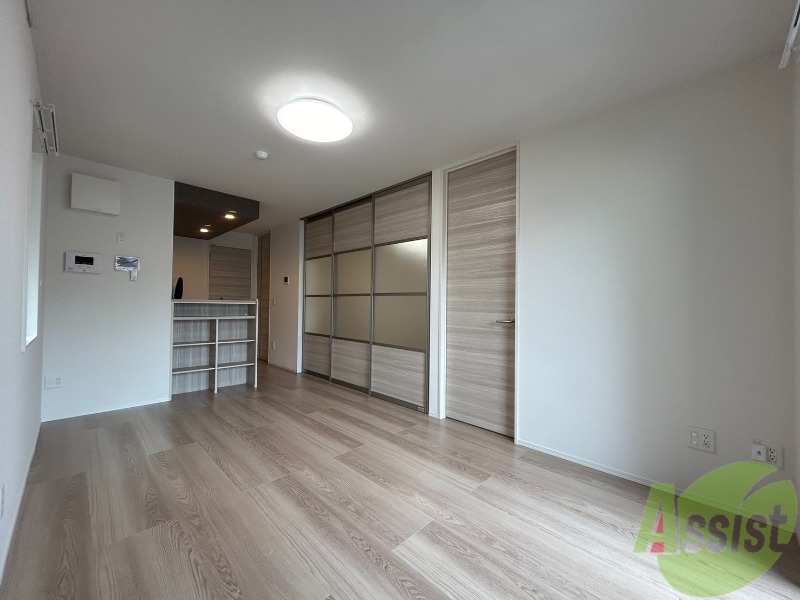 居室・リビング　１１．４帖の洋室です。生活のメインとなる部屋ですね。