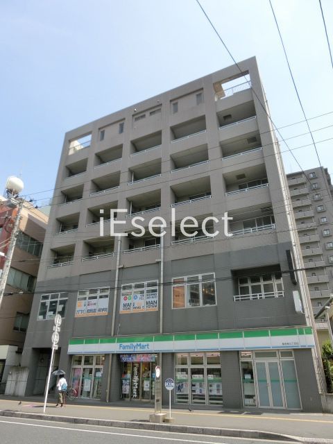 建物外観　1階にコンビニがあるのも嬉しいですね