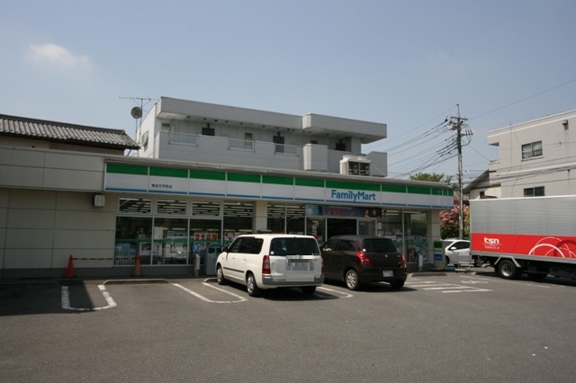 コンビニ　ファミリーマート熊谷万平町店（コンビニ）まで356m