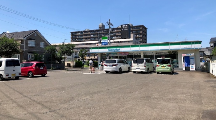コンビニ　ファミリーマート 西中田六丁目店（コンビニ）まで300m
