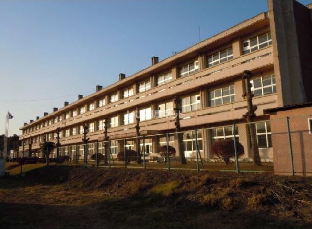 小学校　笠間市立岩間第三小学校（小学校）まで900m