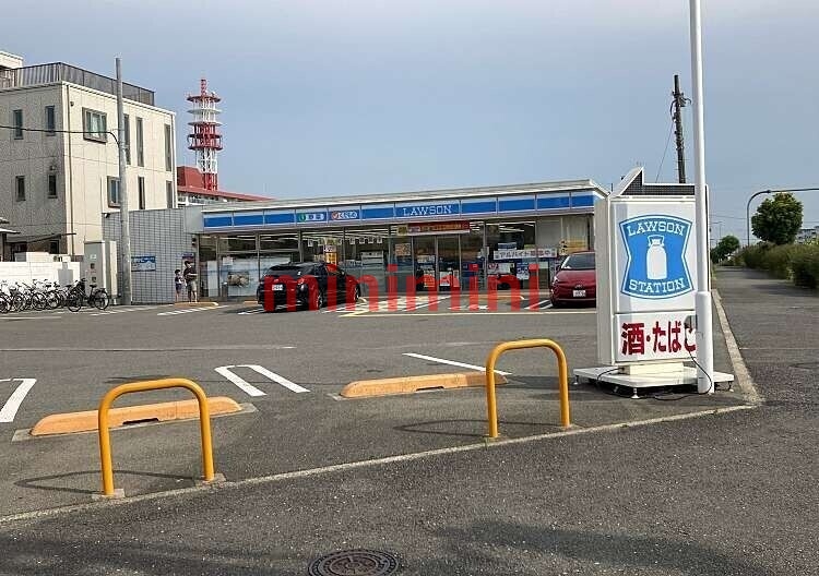 コンビニ　ローソン茨木平田一丁目店（コンビニ）まで589m