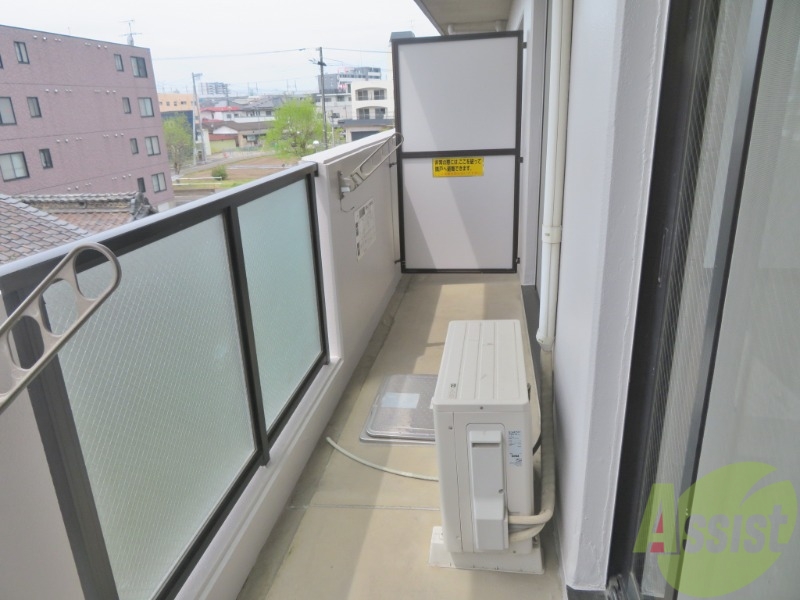 バルコニー　お天気のいい日はバルコニーで洗濯物も干せますよ。