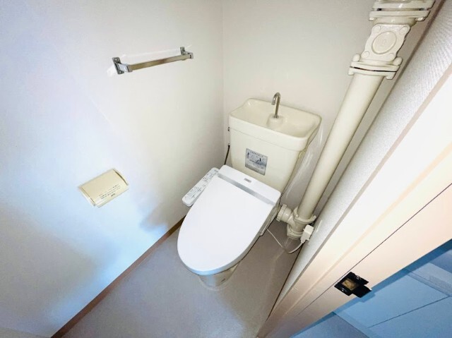 トイレ　シャワー付きトイレです