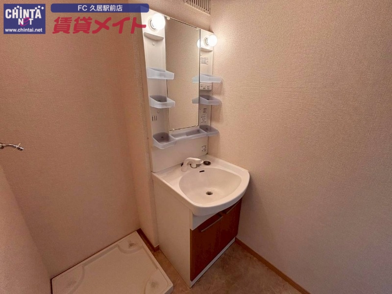 洗面設備　同型参考写真