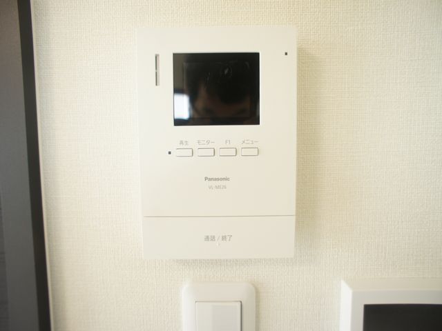 セキュリティ　訪問者の確認ができるTVドアホン付きです♪