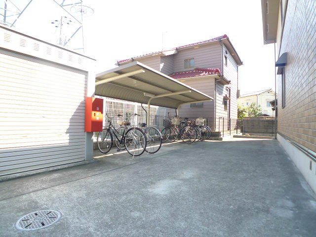 その他共有部分　屋根つき駐輪場！