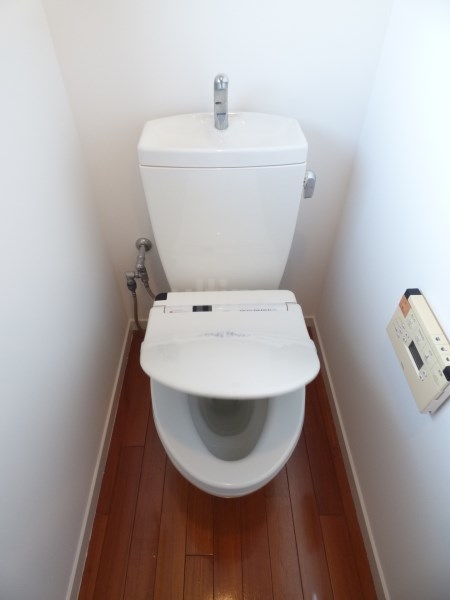 トイレ　※別のお部屋のお写真です。御参考までに。