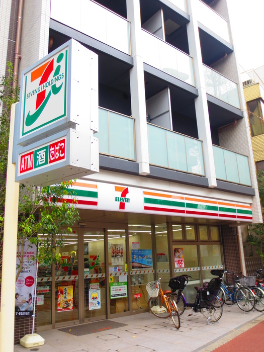コンビニ　セブンイレブン（コンビニ）まで32m