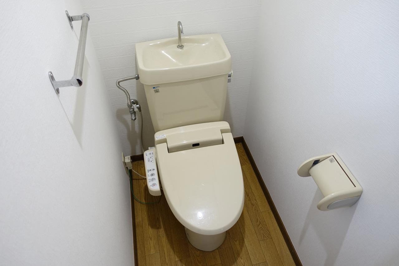 トイレ　ウォシュレット付きの洋式トイレです♪