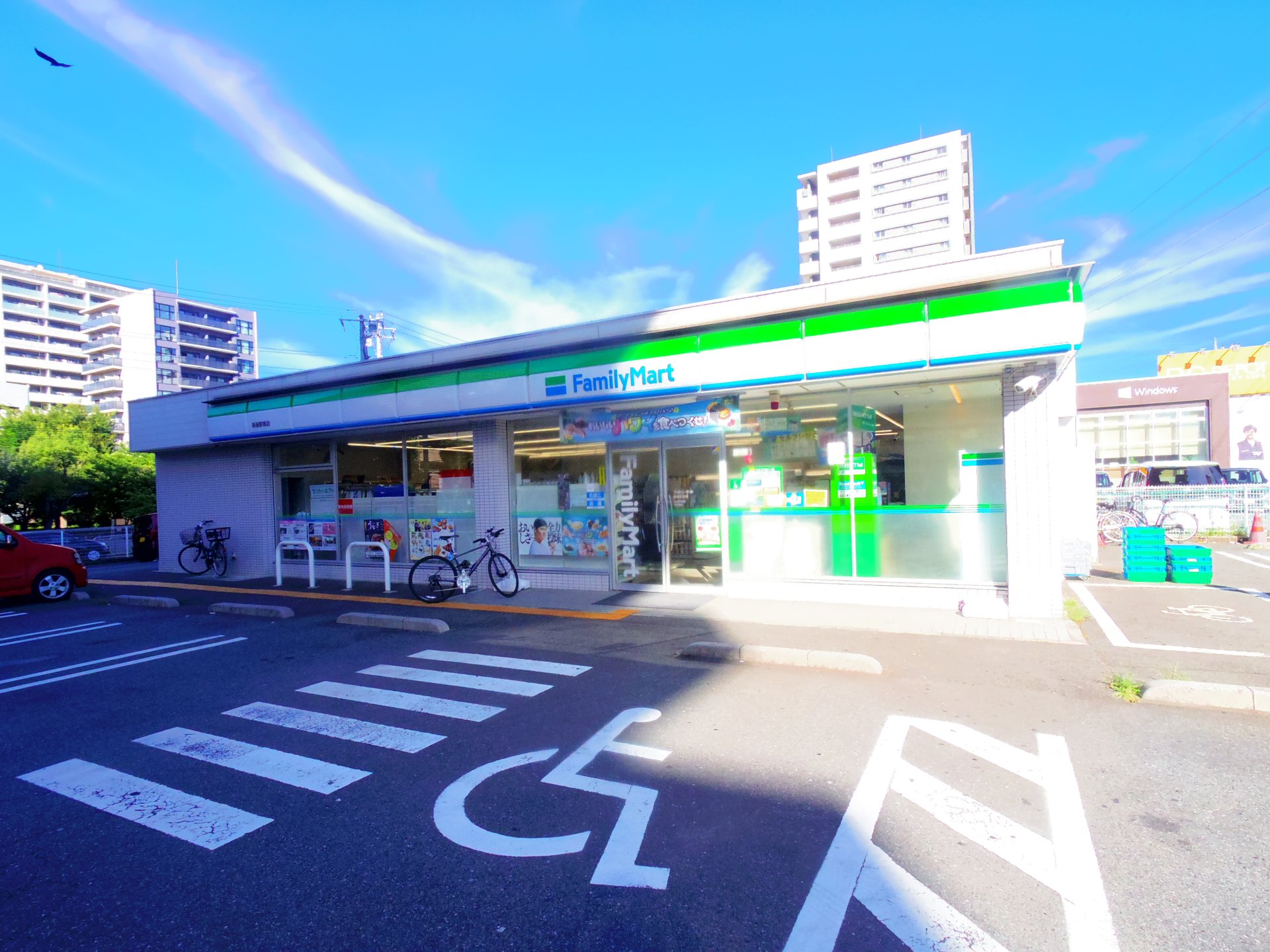 コンビニ　ファミリーマート新座駅南店（コンビニ）まで284m