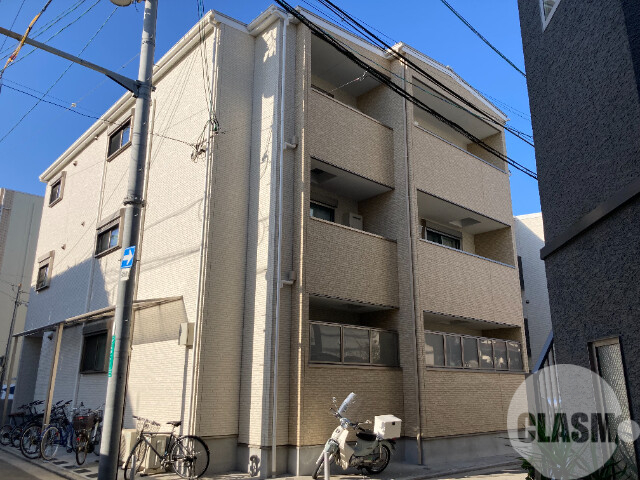 建物外観　角地で陽当たり良好♪