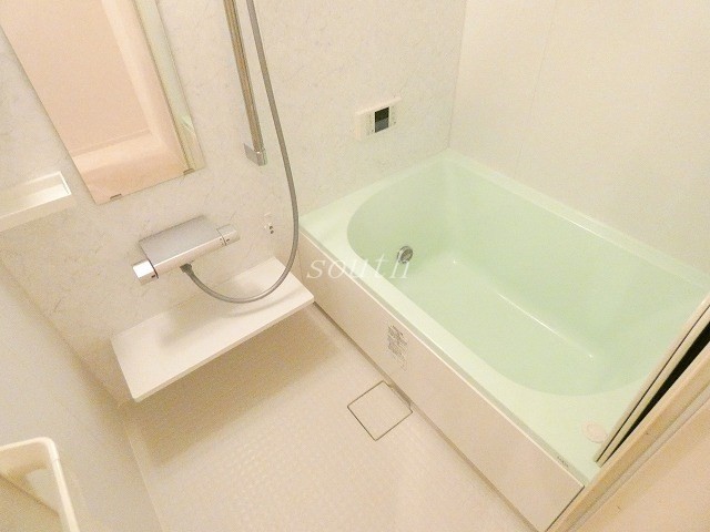 バス・シャワールーム　浴室乾燥機付きのお風呂