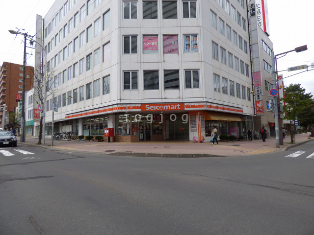 コンビニ　セーコーマート（コンビニ）まで932m