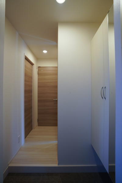 玄関　同じ建物の別の部屋