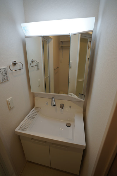 洗面設備　同じ建物の別の部屋