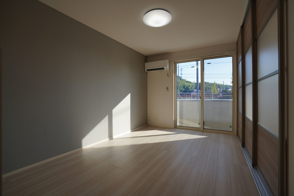 居室・リビング　同じ建物の別の部屋