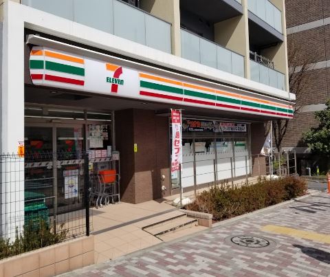 コンビニ　セブンイレブン 新宿市谷台町店（コンビニ）まで411m