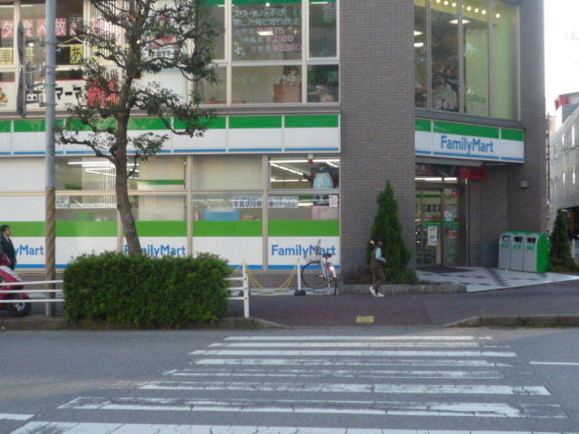 コンビニ　ファミリーマート新八柱駅前店（コンビニ）まで450m