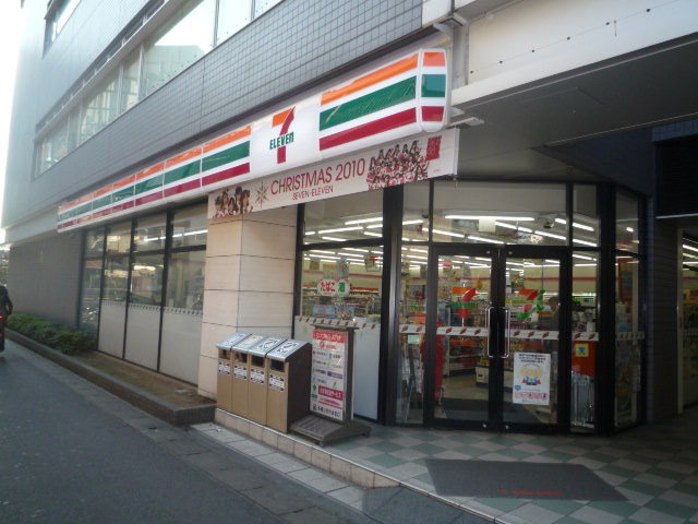 コンビニ　セブンイレブン松戸八柱駅前店（コンビニ）まで450m