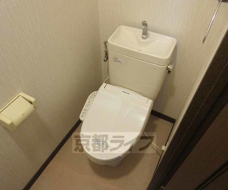 トイレ　ウォシュレット付きのトイレです・