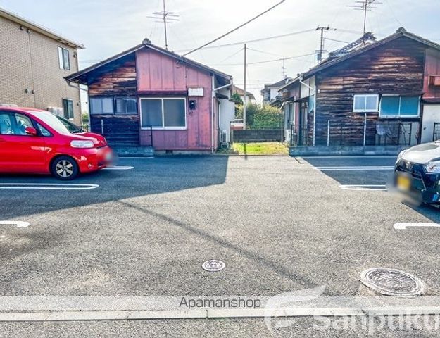駐車場　駐車場