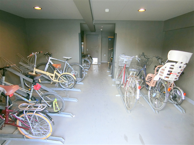 その他共有部分　屋根付きの無料駐輪場！