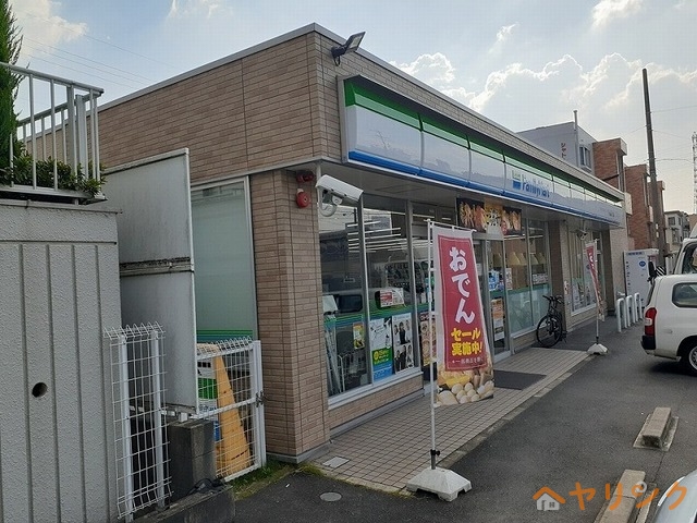 コンビニ　ファミリーマート（コンビニ）まで450m