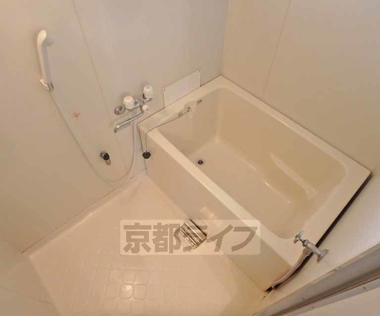 バス・シャワールーム　バスルームです