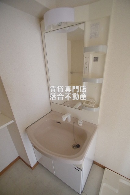 洗面設備　独立洗面化粧台付き