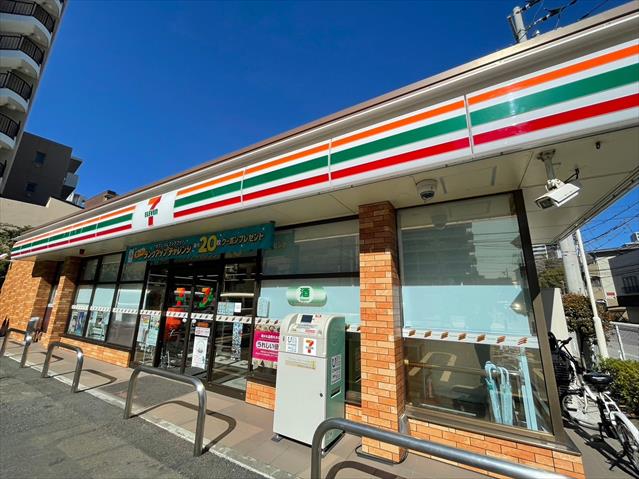 コンビニ　セブンイレブン（コンビニ）まで820m