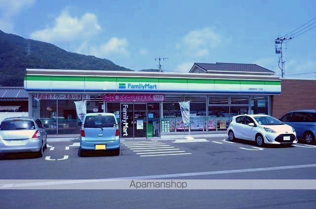 コンビニ　ファミリーマート（コンビニ）まで450m