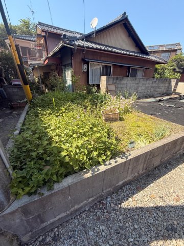 庭　家庭菜園のできる花壇があります