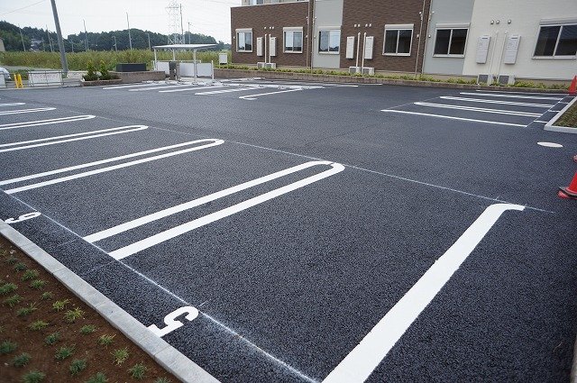 駐車場　駐車場があるので、車を買う予定の方も安心です
