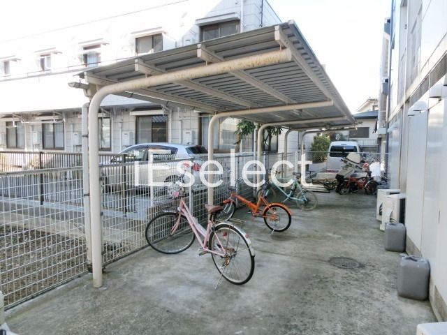 その他共有部分　屋根付駐輪場。