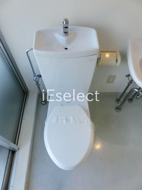 トイレ　トイレはシンプルですね。