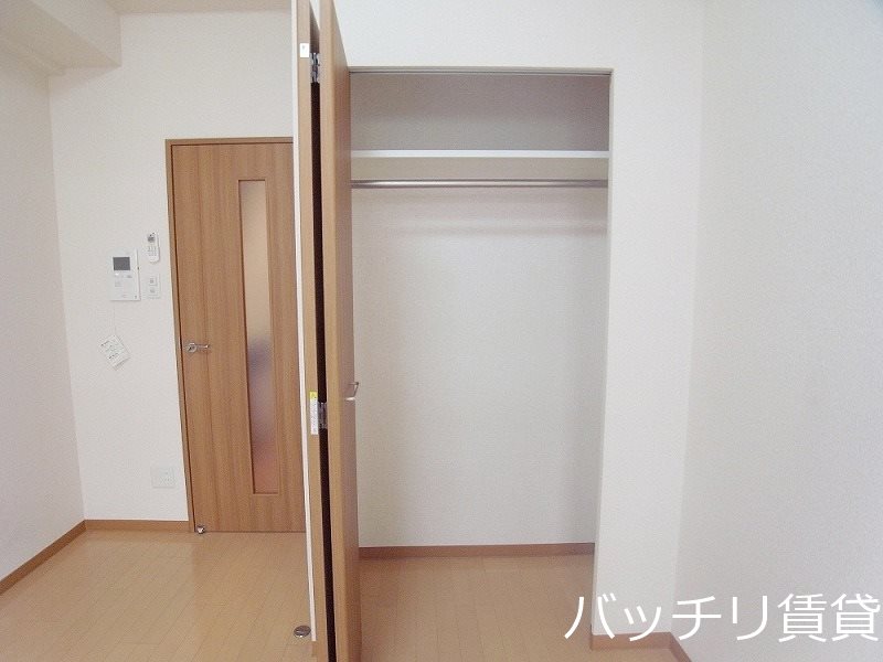 収納　写真は別号室の為、現状優先になります。
