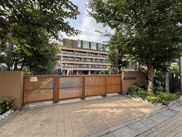 小学校　豊島区立池袋第一小学校（小学校）まで409m
