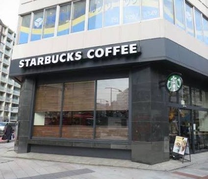 飲食店　スターバックスコーヒー淡路町駅前店（飲食店）まで153m