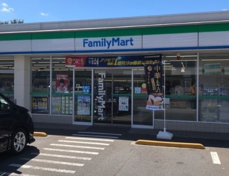 コンビニ　ファミリーマート 南大泉三丁目店（コンビニ）まで676m