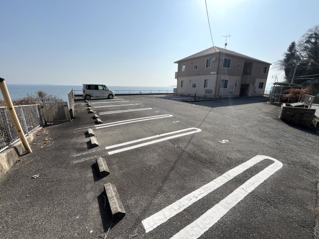 駐車場　ゆったりとした停めやすい駐車場♪