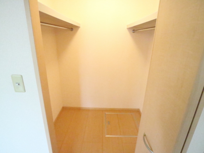 収納　ウォークインクローゼット