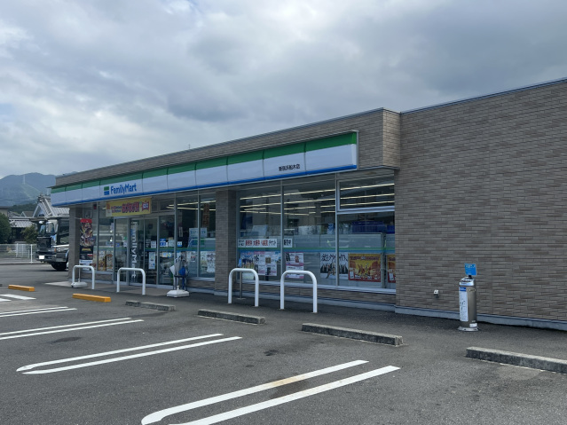 コンビニ　ファミリーマート新居浜船木店（コンビニ）まで328m
