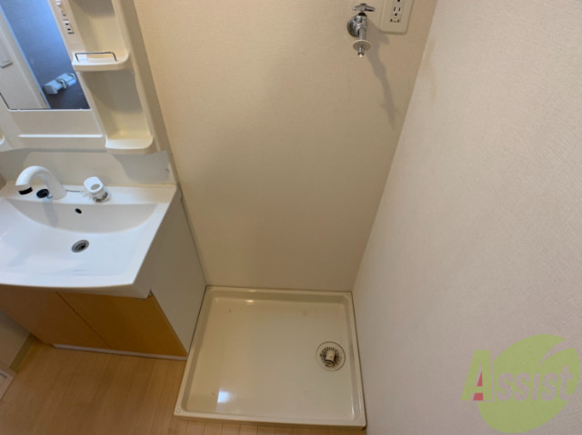 その他設備　脱衣所には洗濯パンが設置されています。置き場所に困りません。