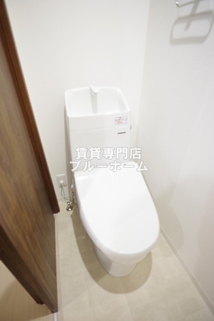トイレ　温水洗浄便座付のトイレ！